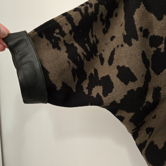 JOSEPH RIBKOFF Animal Print Boxy Top/ Pocho. brown/Olive And Black. Size Small - Picture 5 of 12